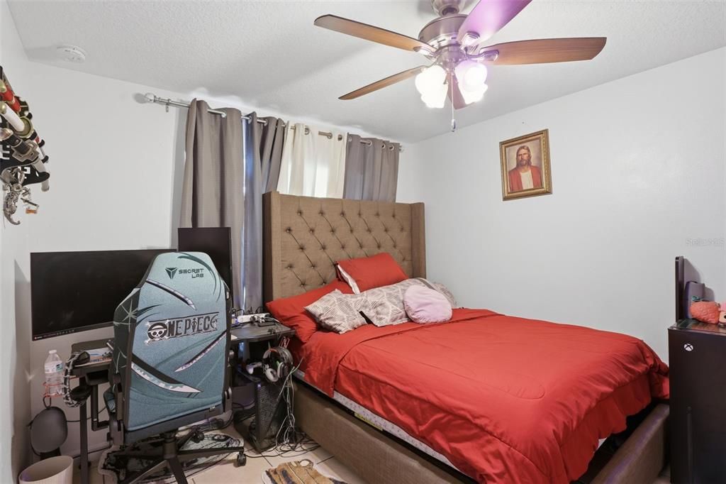 For Sale: $499,900 (4 beds, 2 baths, 1977 Square Feet)