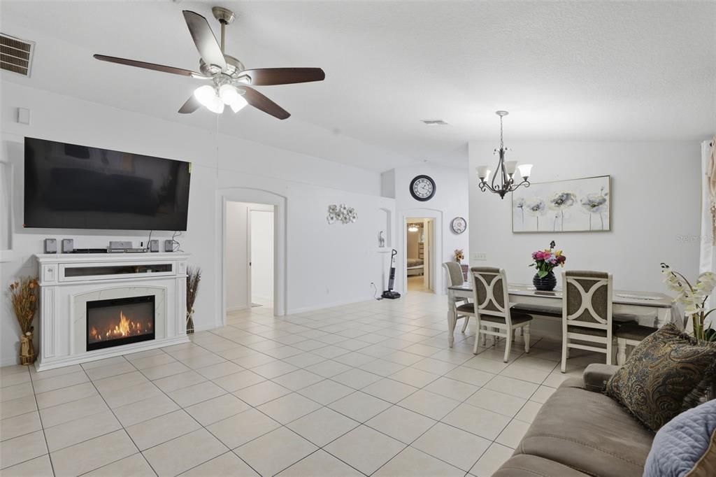 For Sale: $499,900 (4 beds, 2 baths, 1977 Square Feet)