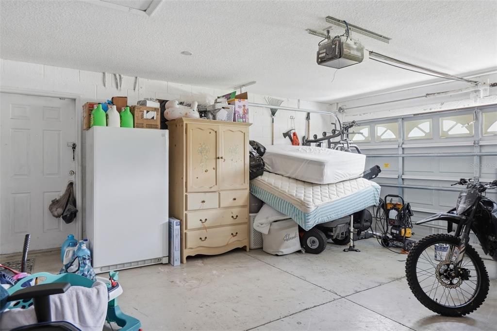 For Sale: $499,900 (4 beds, 2 baths, 1977 Square Feet)