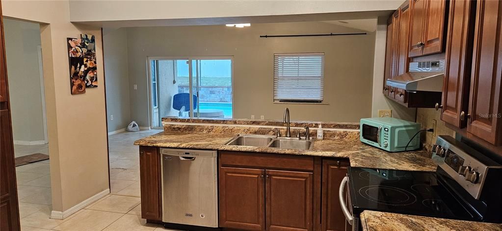 For Rent: $2,800 (3 beds, 2 baths, 1544 Square Feet)