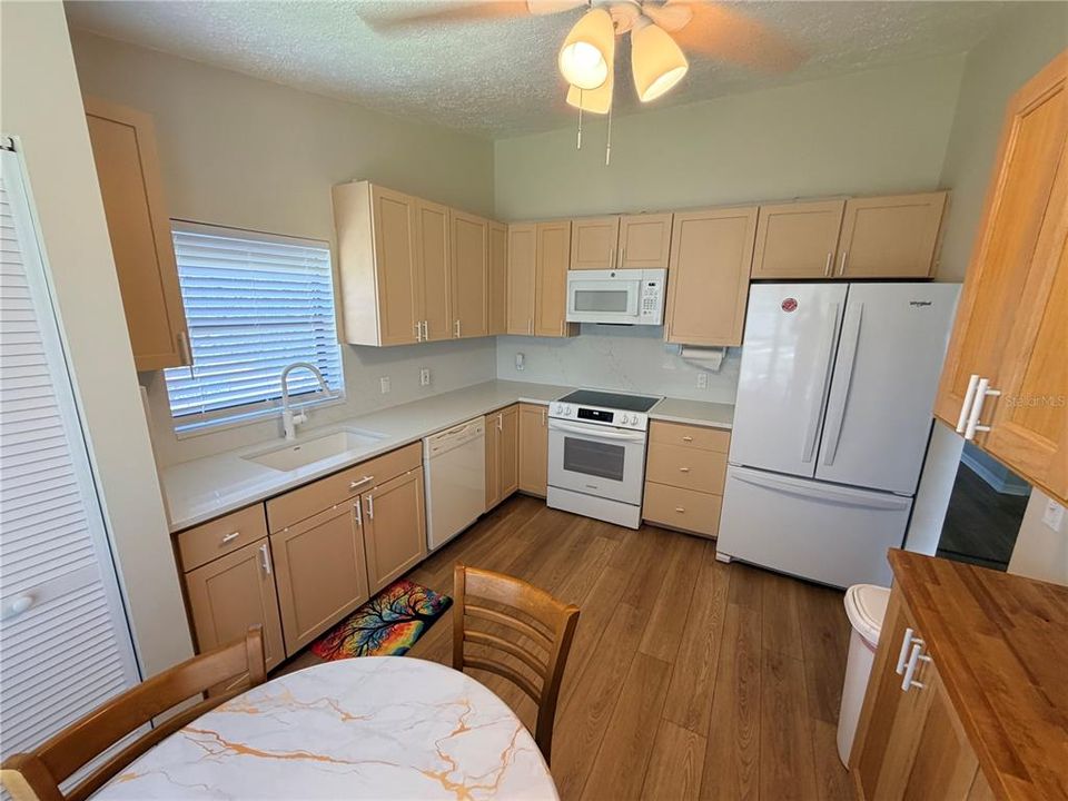 For Sale: $150,000 (2 beds, 2 baths, 1130 Square Feet)