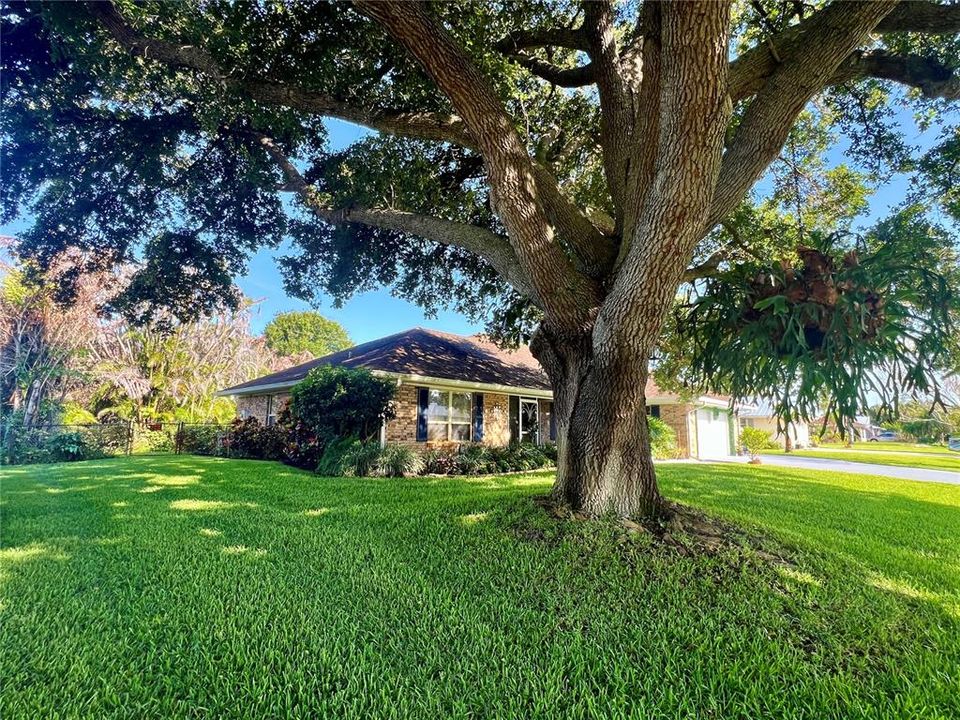 For Sale: $889,000 (3 beds, 2 baths, 2750 Square Feet)