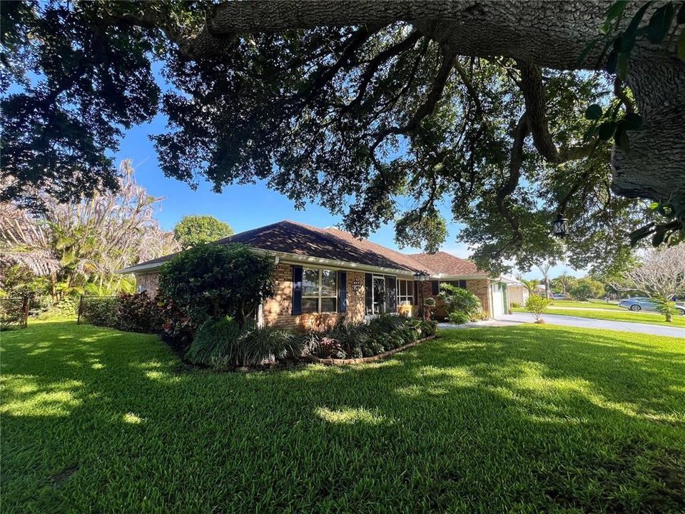 For Sale: $889,000 (3 beds, 2 baths, 2750 Square Feet)