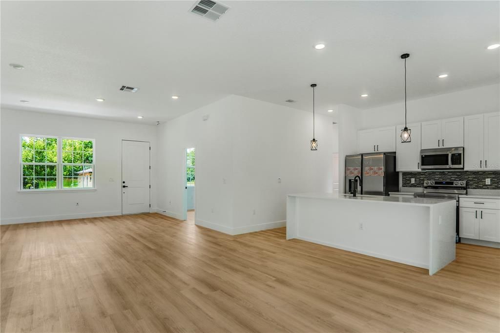 For Sale: $330,000 (4 beds, 3 baths, 1802 Square Feet)