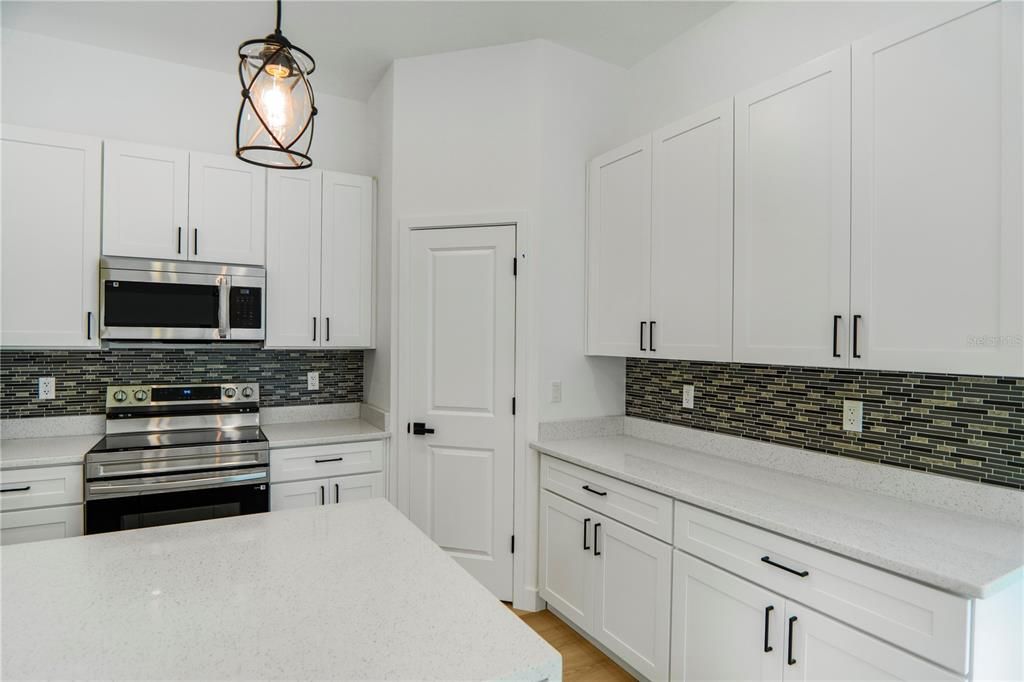 For Sale: $330,000 (4 beds, 3 baths, 1802 Square Feet)