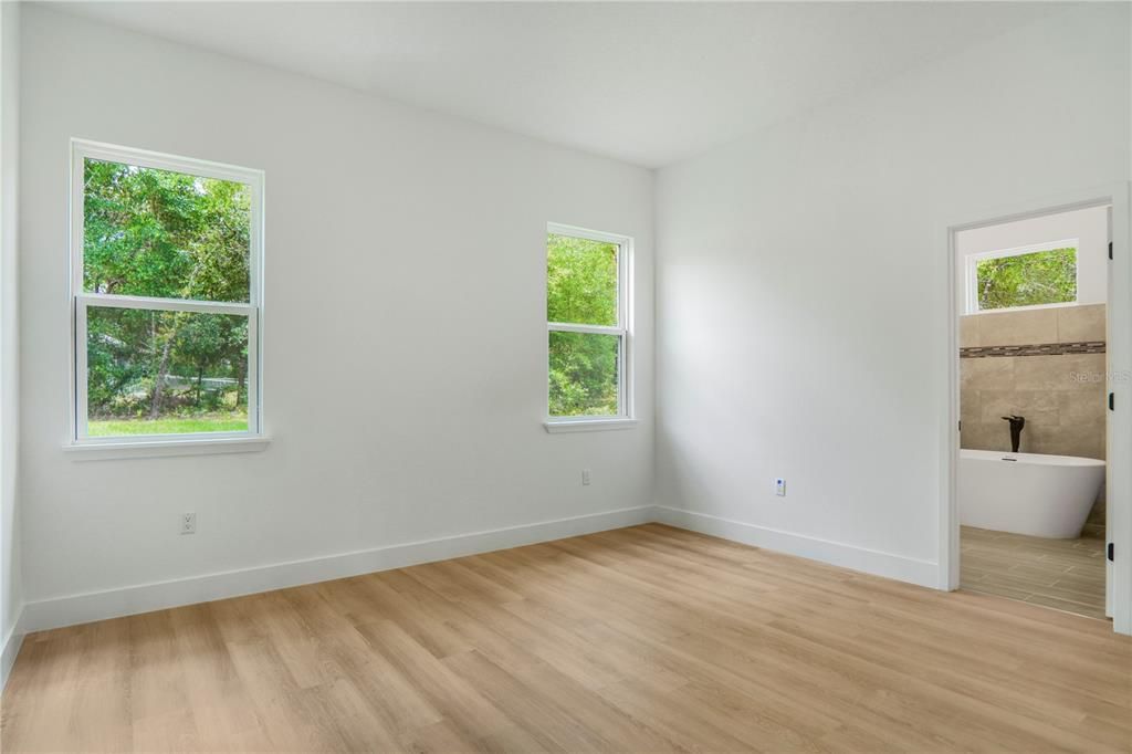 For Sale: $330,000 (4 beds, 3 baths, 1802 Square Feet)