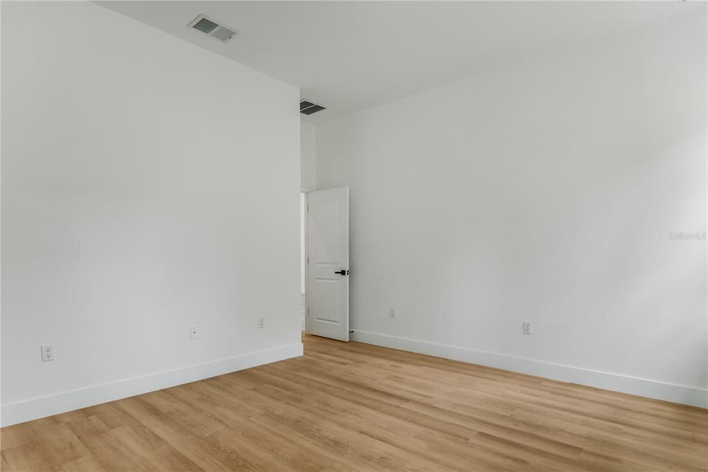 For Sale: $330,000 (4 beds, 3 baths, 1802 Square Feet)