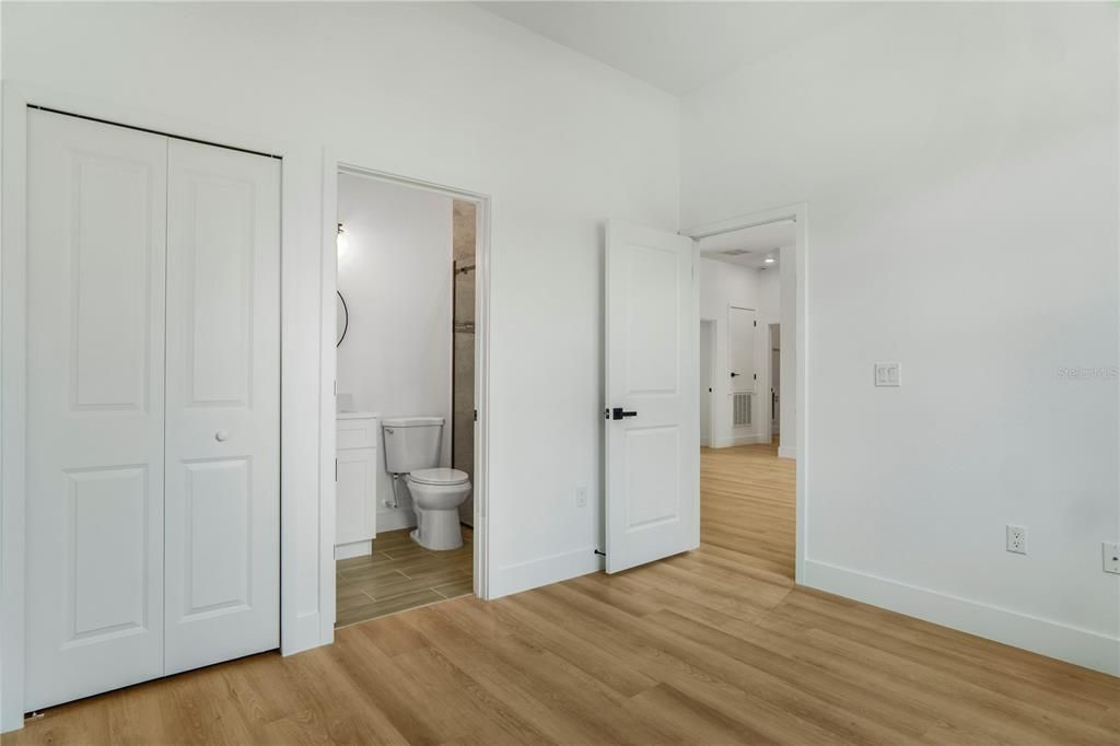 For Sale: $330,000 (4 beds, 3 baths, 1802 Square Feet)