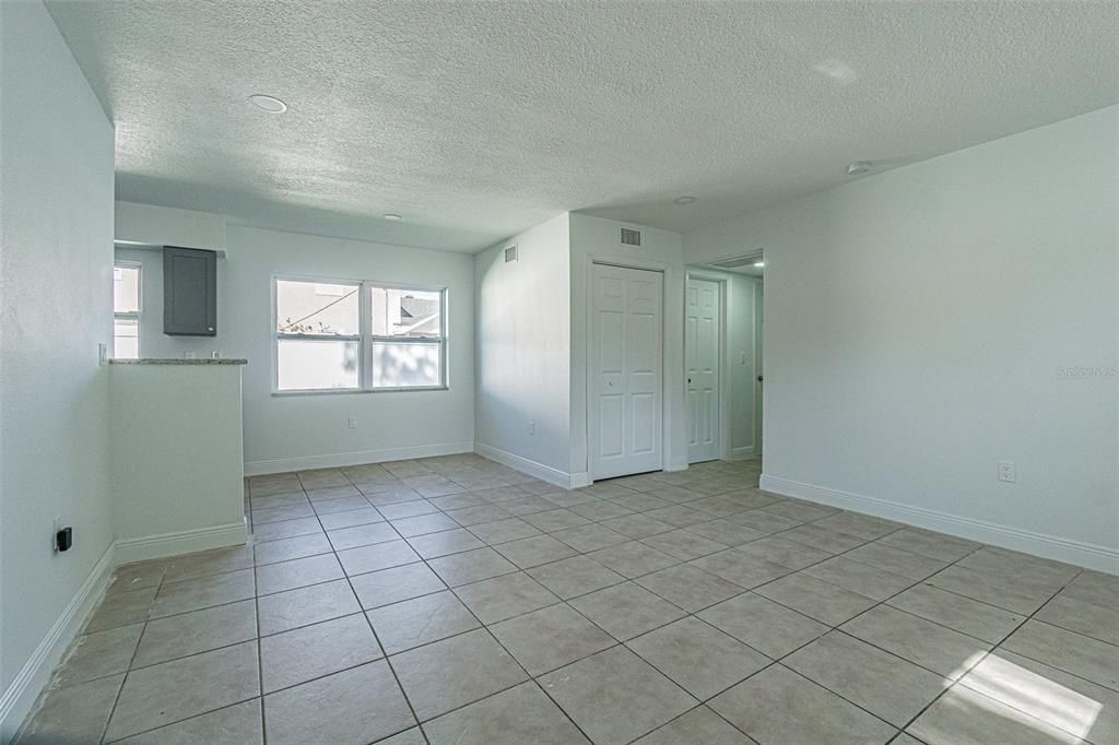 For Rent: $1,400 (1 beds, 1 baths, 620 Square Feet)