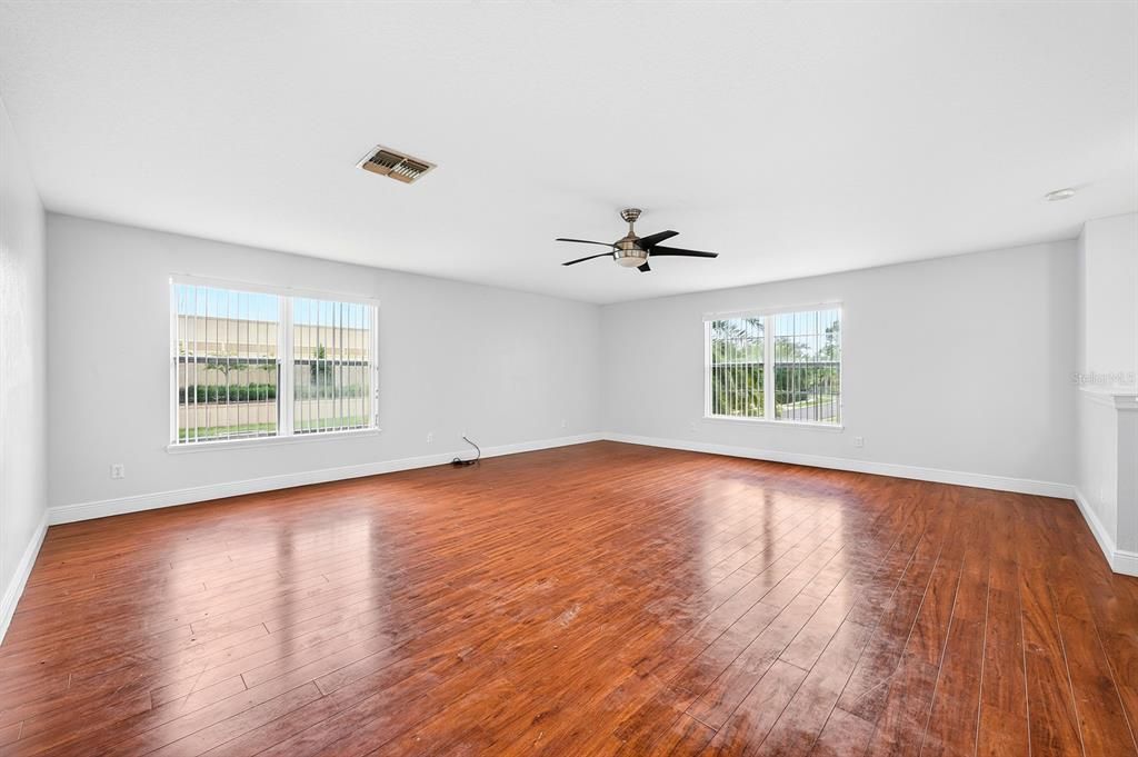 En Venta: $535,000 (4 camas, 2 baños, 2765 Pies cuadrados)