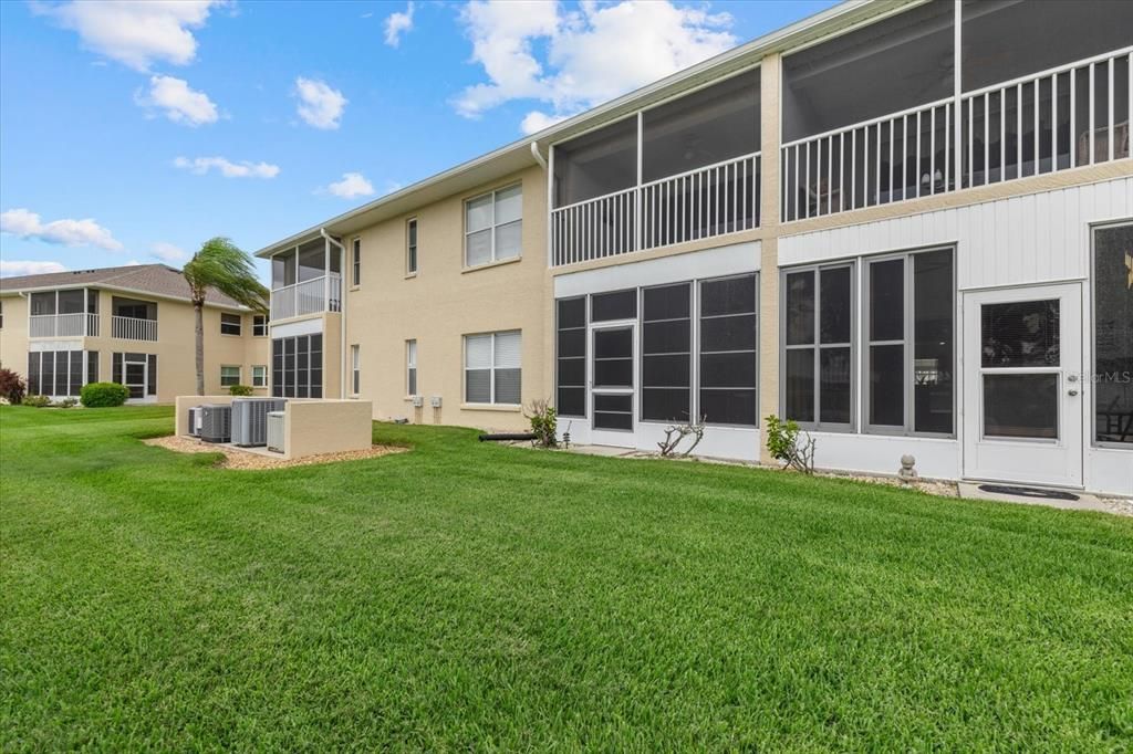 For Sale: $184,900 (2 beds, 2 baths, 1168 Square Feet)