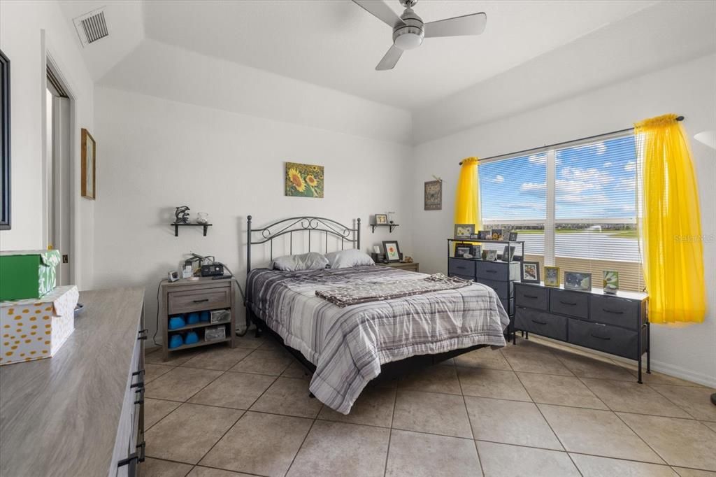 For Sale: $184,900 (2 beds, 2 baths, 1168 Square Feet)