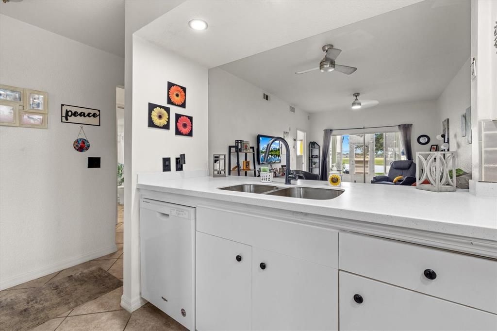 For Sale: $184,900 (2 beds, 2 baths, 1168 Square Feet)