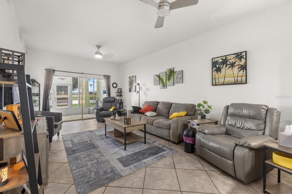 For Sale: $184,900 (2 beds, 2 baths, 1168 Square Feet)