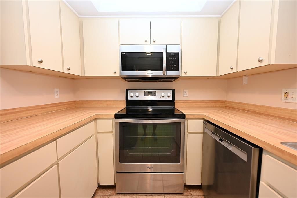 For Rent: $1,495 (2 beds, 1 baths, 1093 Square Feet)