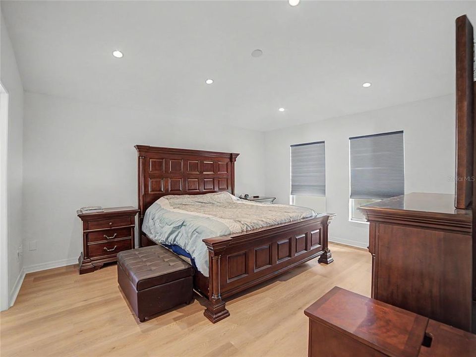 En Venta: $325,000 (3 camas, 2 baños, 1550 Pies cuadrados)