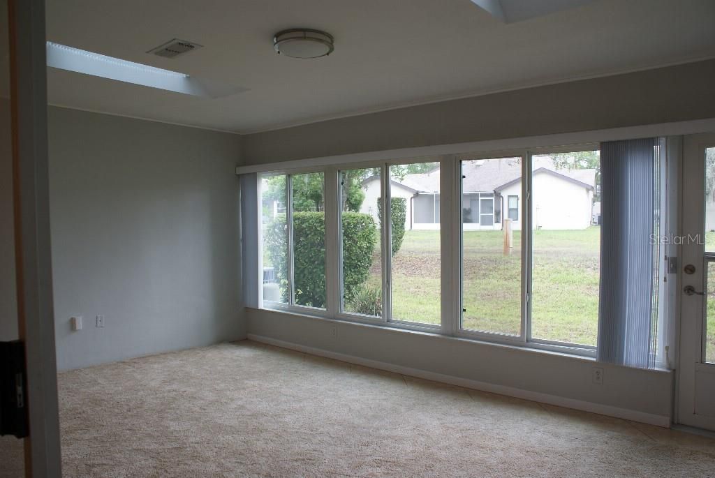 For Sale: $239,000 (3 beds, 2 baths, 1660 Square Feet)