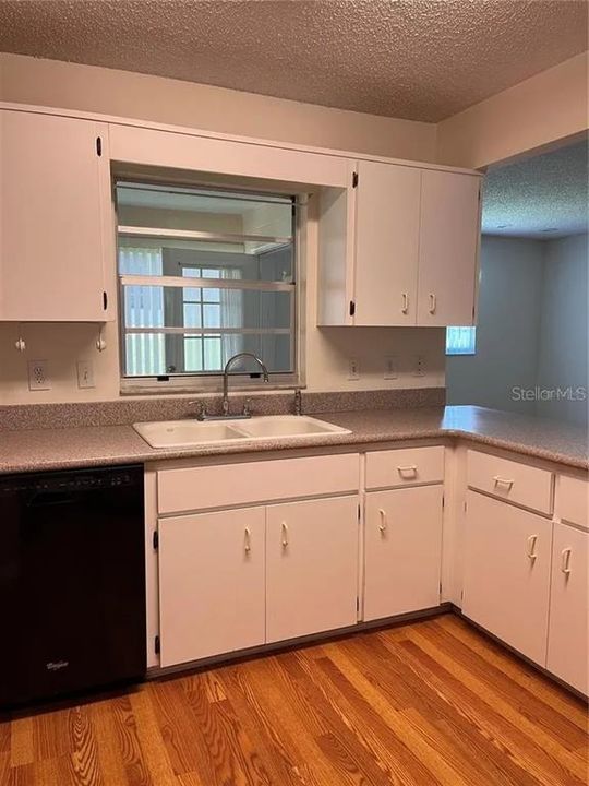 В аренду: $1,550 (2 спален, 2 ванн, 1571 Квадратных фут)