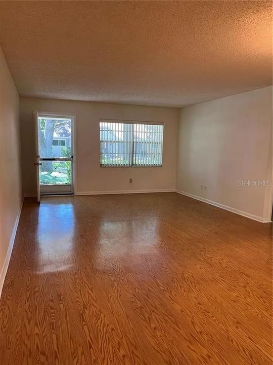 В аренду: $1,550 (2 спален, 2 ванн, 1571 Квадратных фут)