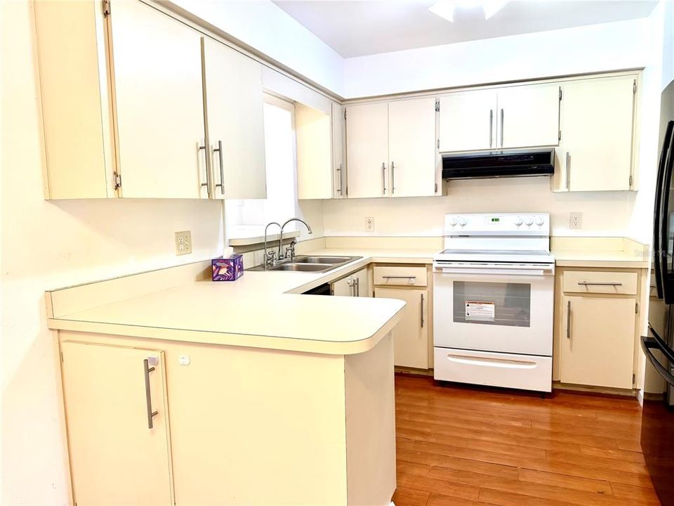 На продажу: $355,000 (3 спален, 2 ванн, 1718 Квадратных фут)