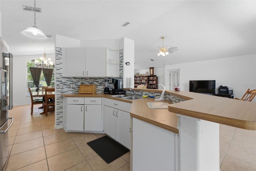 En Venta: $550,000 (3 camas, 2 baños, 2202 Pies cuadrados)
