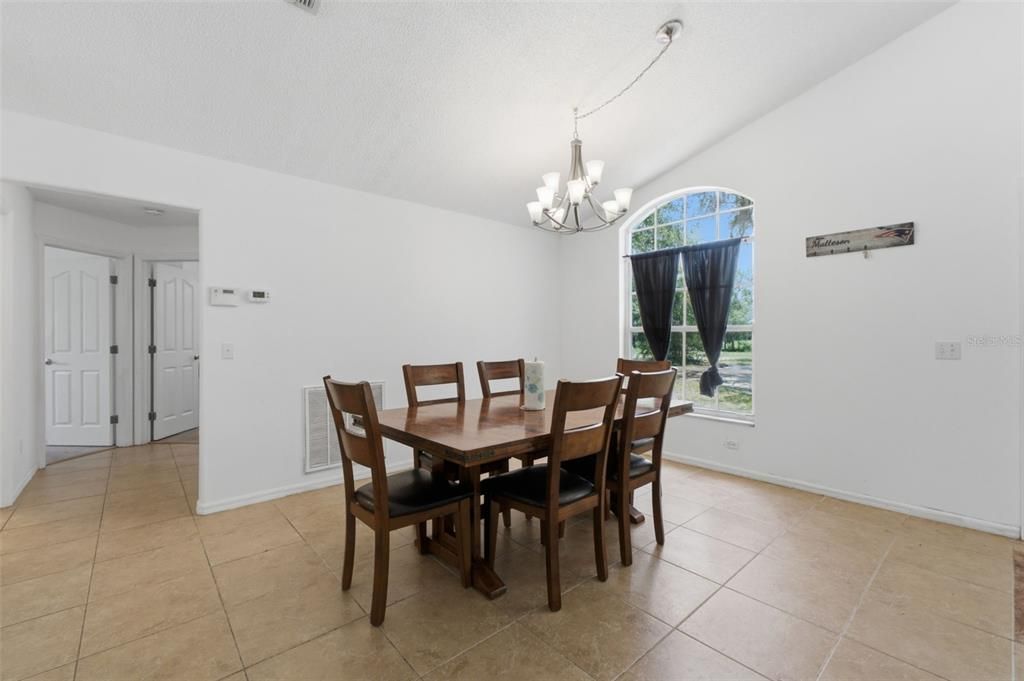 En Venta: $550,000 (3 camas, 2 baños, 2202 Pies cuadrados)
