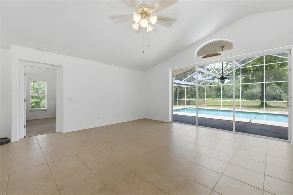 En Venta: $550,000 (3 camas, 2 baños, 2202 Pies cuadrados)