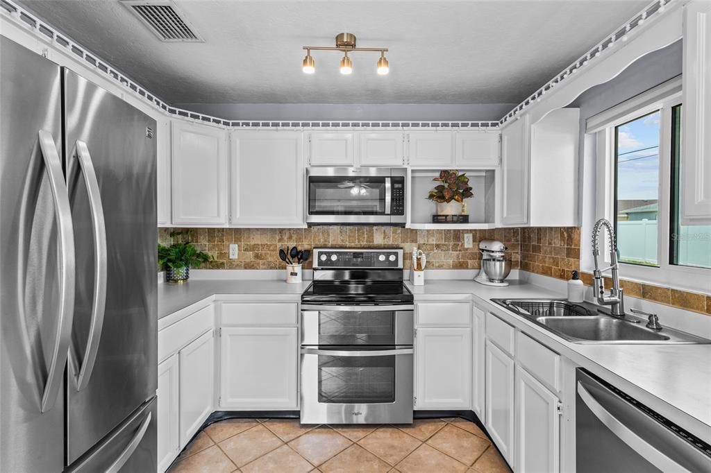 For Sale: $410,000 (3 beds, 2 baths, 1379 Square Feet)