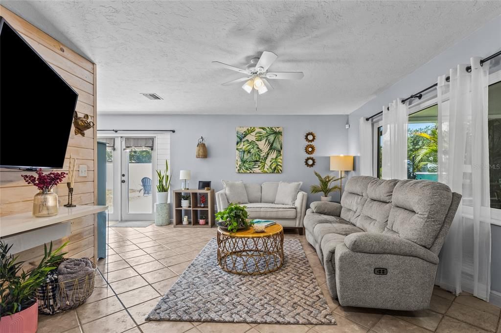 For Sale: $410,000 (3 beds, 2 baths, 1379 Square Feet)