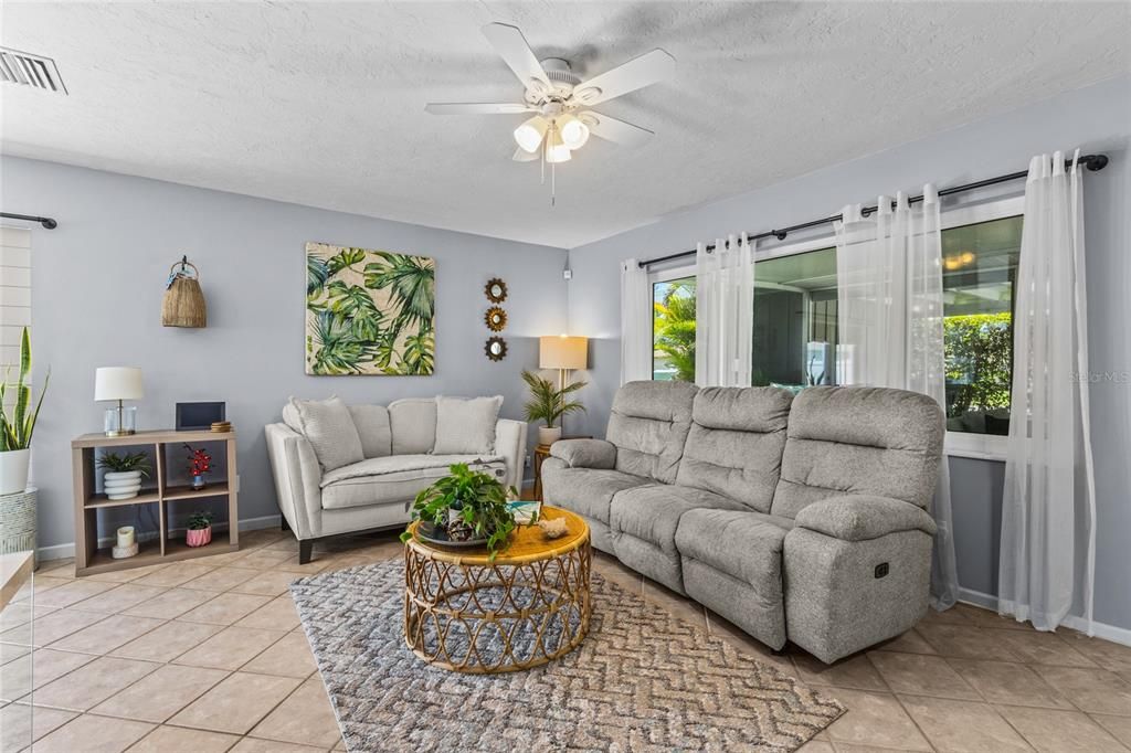 For Sale: $410,000 (3 beds, 2 baths, 1379 Square Feet)