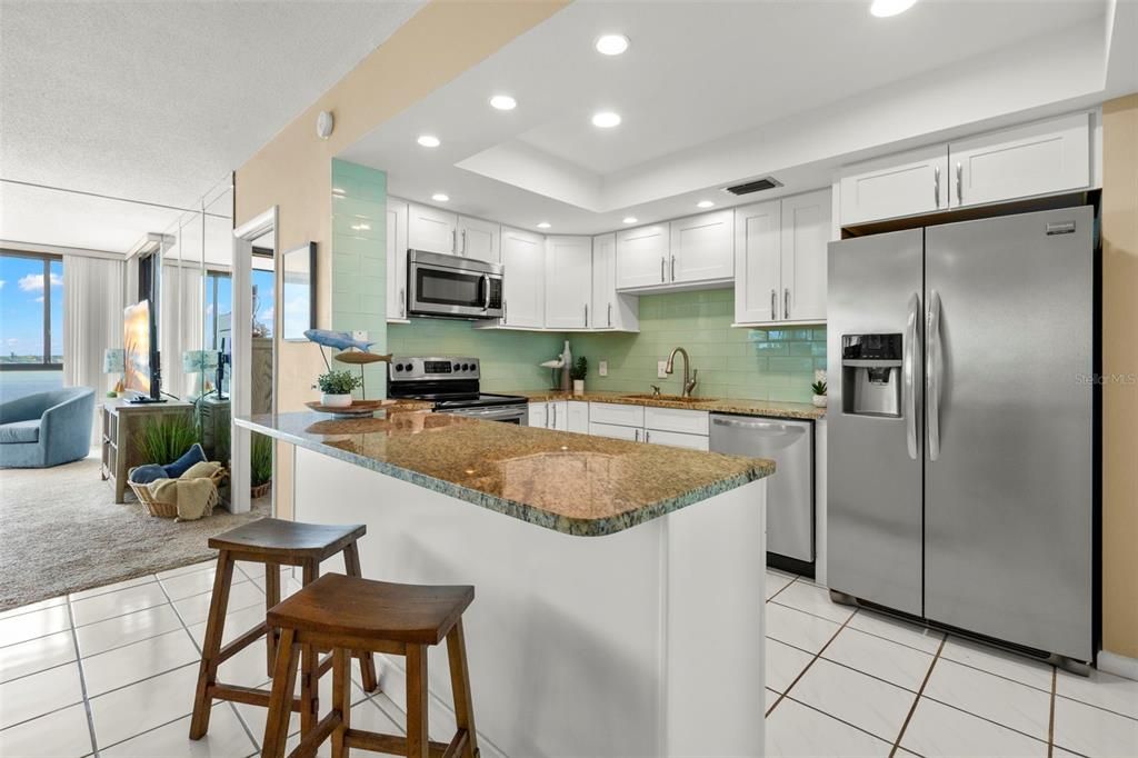 На продажу: $349,000 (2 спален, 2 ванн, 1290 Квадратных фут)
