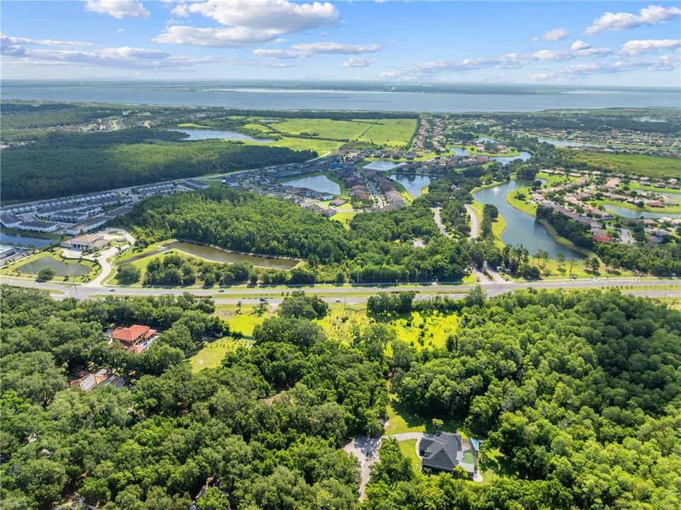 На продажу: $1,950,000 (7.30 acres)