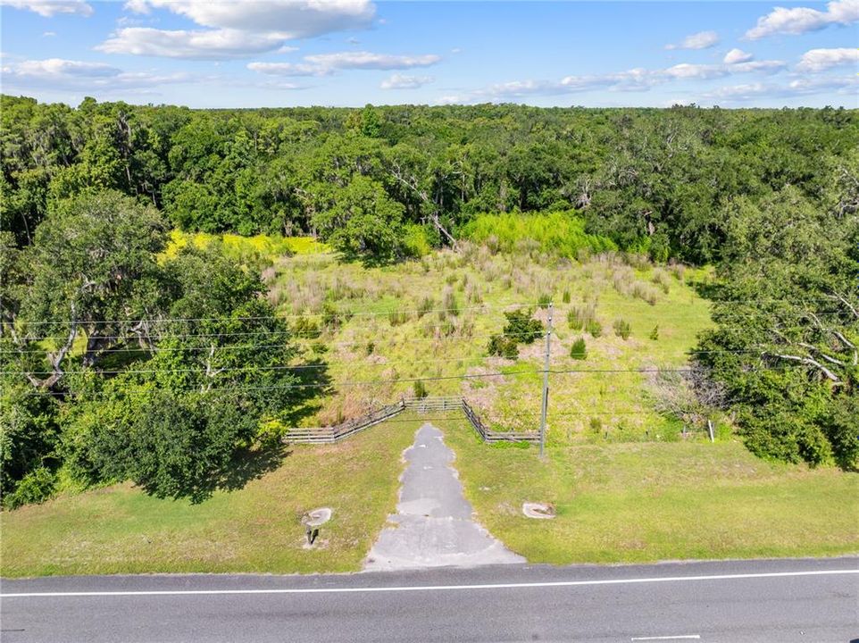 На продажу: $1,950,000 (7.30 acres)
