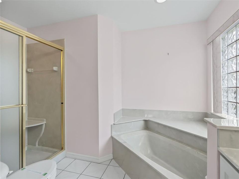 For Sale: $272,900 (3 beds, 2 baths, 1921 Square Feet)