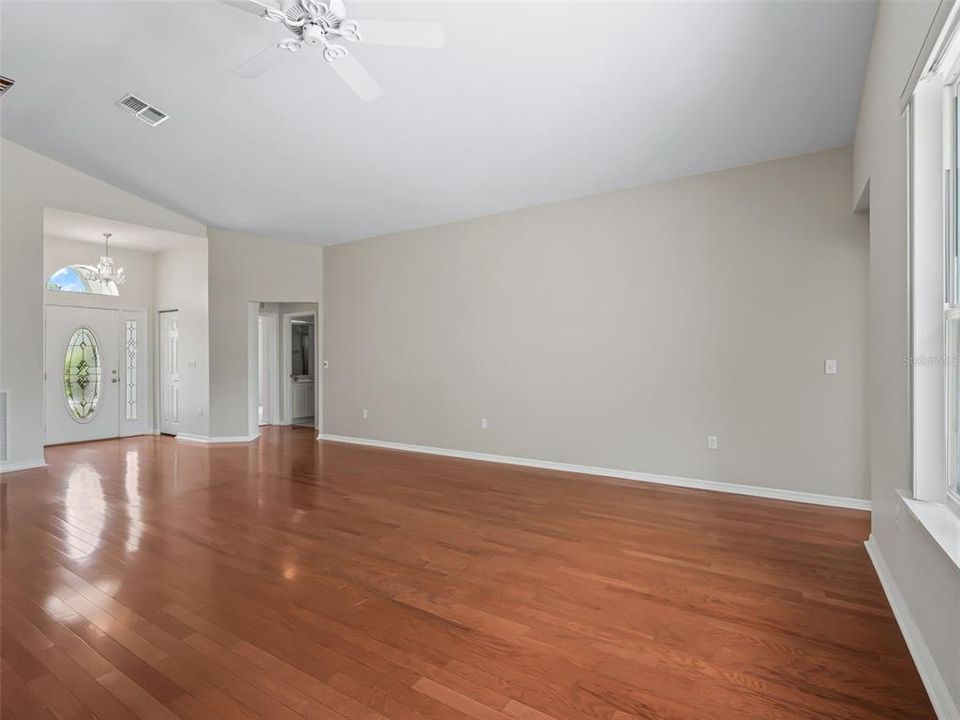 For Sale: $272,900 (3 beds, 2 baths, 1921 Square Feet)