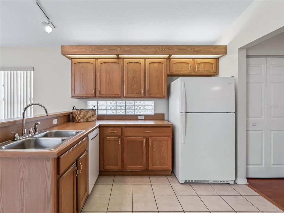For Sale: $272,900 (3 beds, 2 baths, 1921 Square Feet)