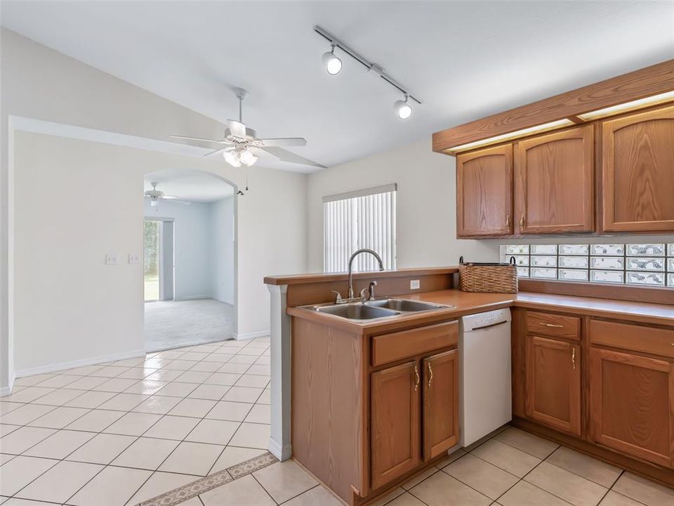 For Sale: $272,900 (3 beds, 2 baths, 1921 Square Feet)