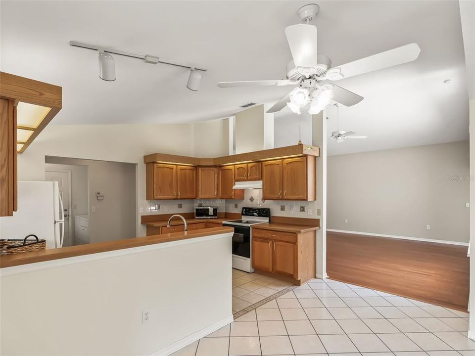 For Sale: $272,900 (3 beds, 2 baths, 1921 Square Feet)