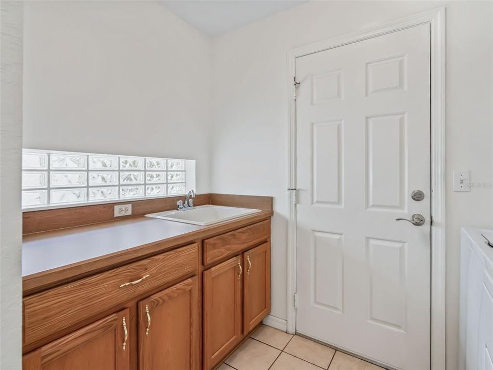 For Sale: $272,900 (3 beds, 2 baths, 1921 Square Feet)
