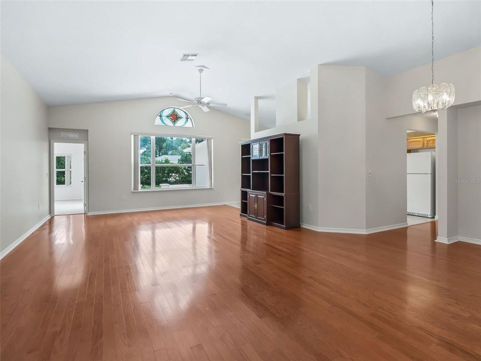 For Sale: $272,900 (3 beds, 2 baths, 1921 Square Feet)