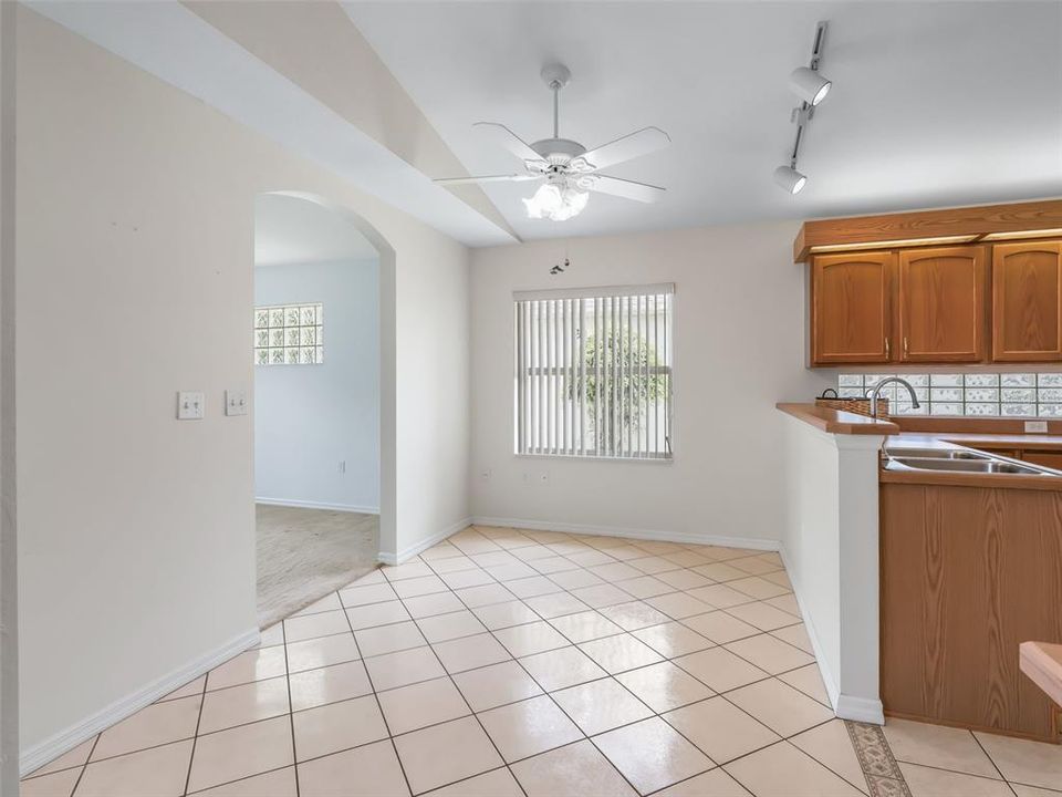 For Sale: $272,900 (3 beds, 2 baths, 1921 Square Feet)