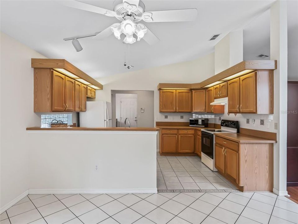 For Sale: $272,900 (3 beds, 2 baths, 1921 Square Feet)
