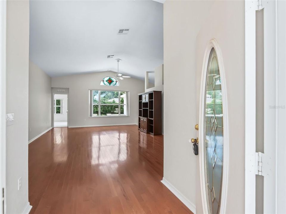 For Sale: $272,900 (3 beds, 2 baths, 1921 Square Feet)
