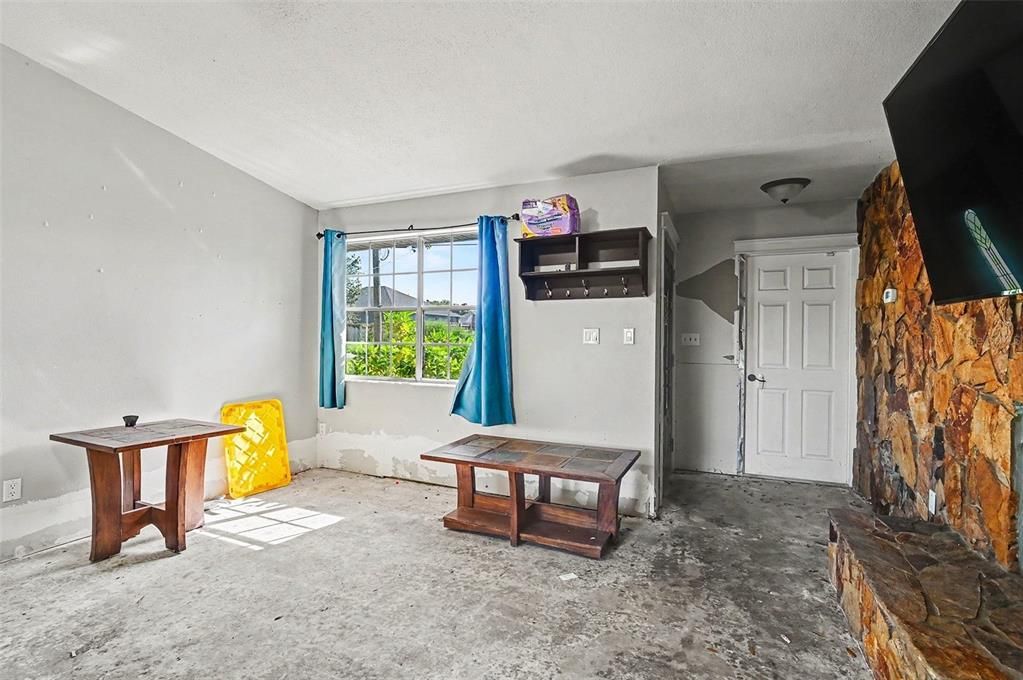 For Sale: $186,000 (3 beds, 2 baths, 1020 Square Feet)