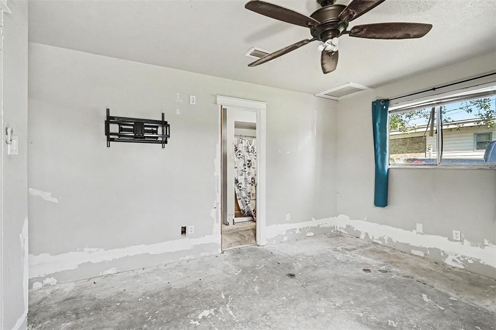 For Sale: $186,000 (3 beds, 2 baths, 1020 Square Feet)
