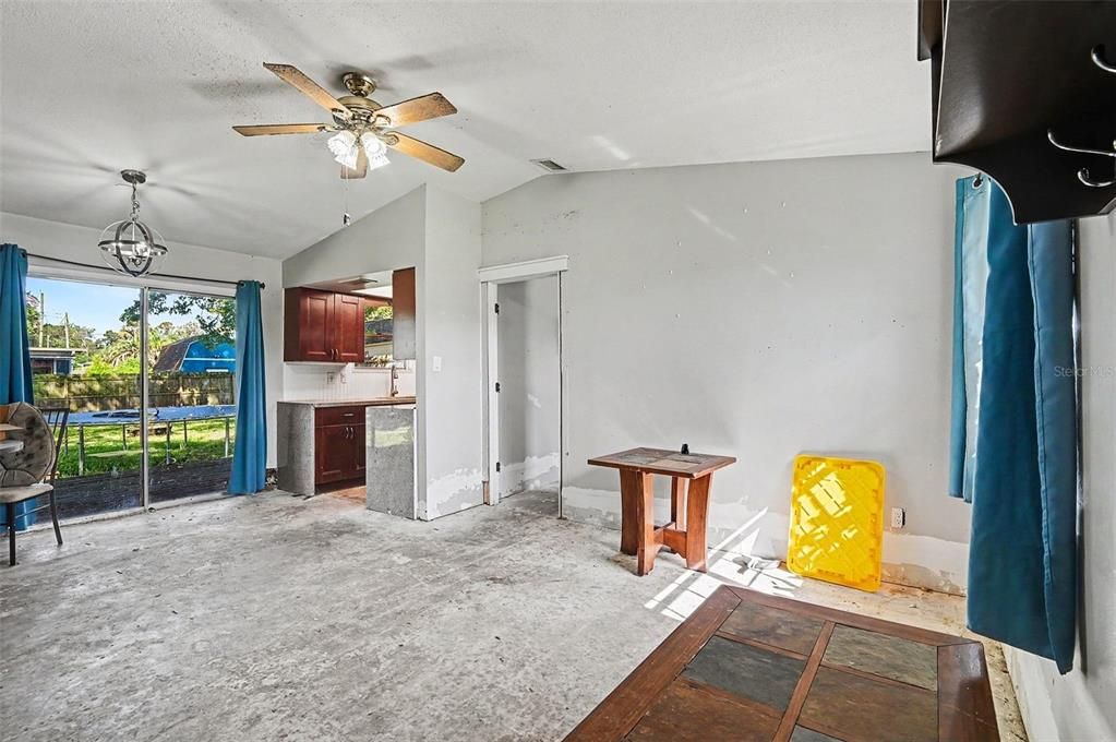 For Sale: $186,000 (3 beds, 2 baths, 1020 Square Feet)