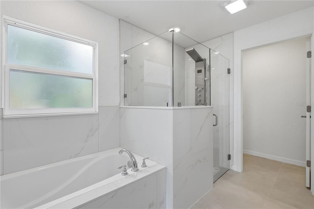 For Sale: $264,999 (3 beds, 2 baths, 1462 Square Feet)