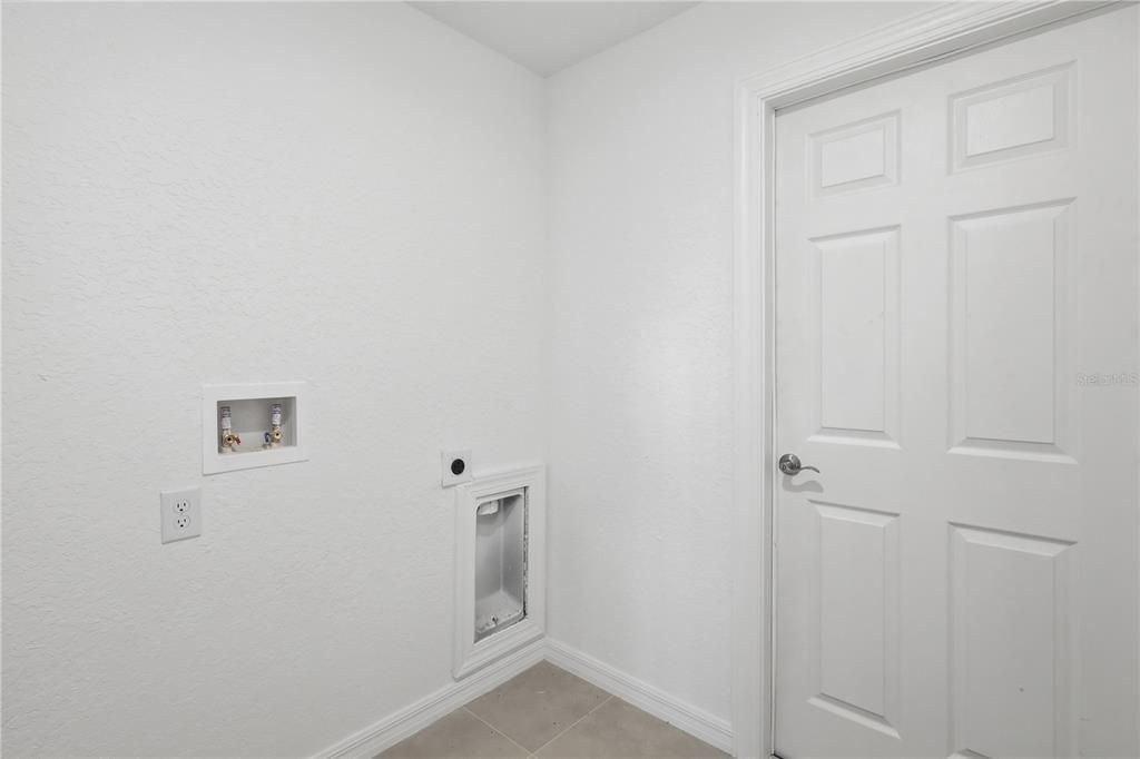 For Sale: $264,999 (3 beds, 2 baths, 1462 Square Feet)