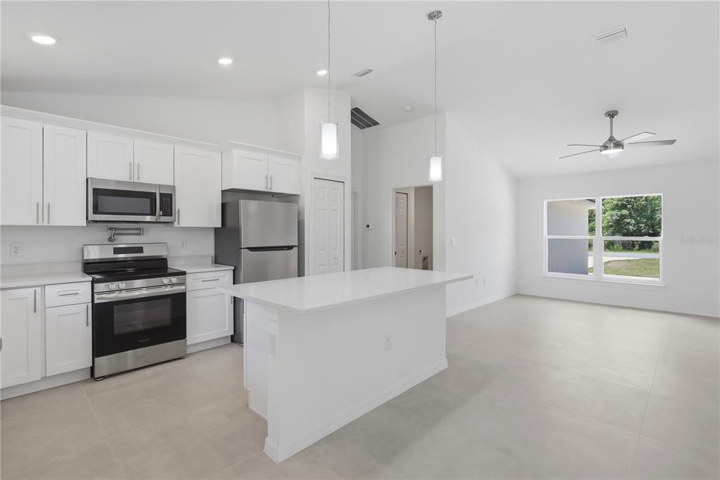 For Sale: $264,999 (3 beds, 2 baths, 1462 Square Feet)