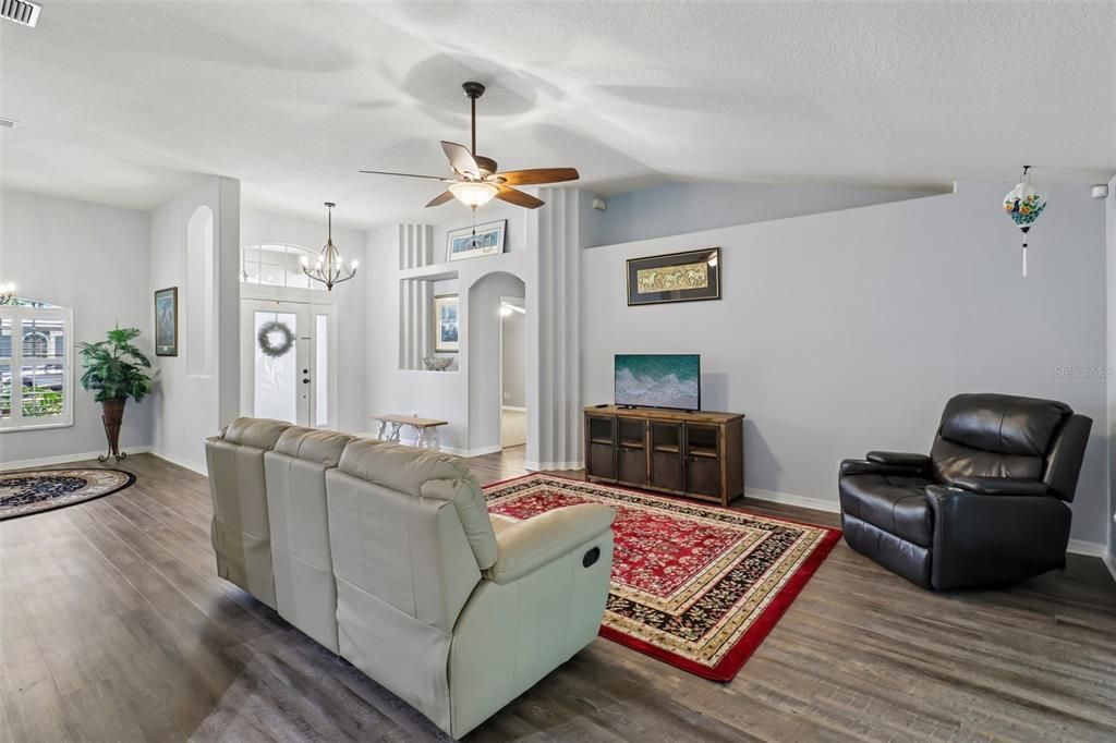 For Sale: $395,000 (3 beds, 2 baths, 1905 Square Feet)